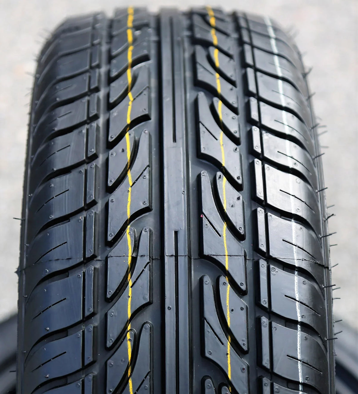 Set of 4 () Haida Racing HD921 195/45R16 84V  Performance Tire Fits: 2012 Fiat 500 Abarth, 2013-18 Fiat 500 Abarth Cabrio