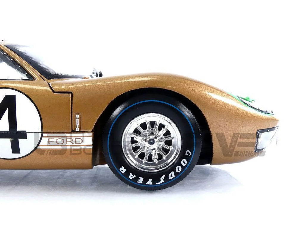 Shelby Collectibles SC414 1966 Ford -40  2 Gold No.4 1-18 Diecast Car Model