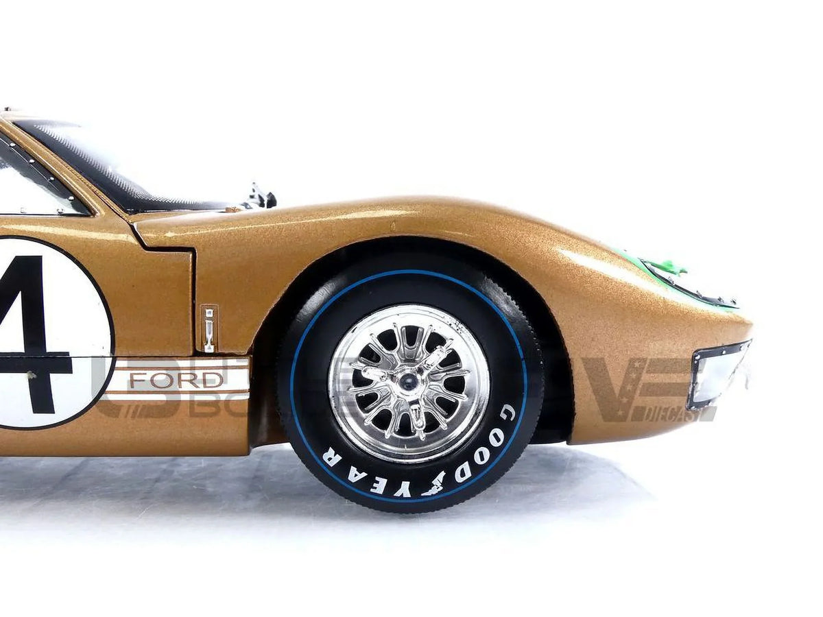 Shelby Collectibles SC414 1966 Ford -40  2 Gold No.4 1-18 Diecast Car Model