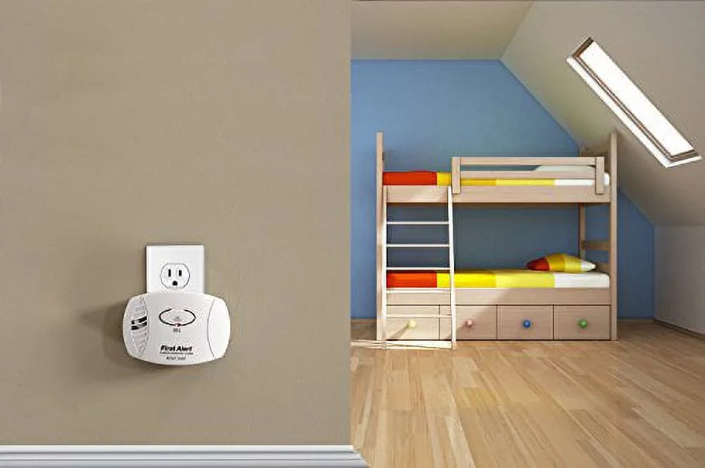 First Alert CO605 Plug-In Carbon Monoxide Detector with Battery Backup , White